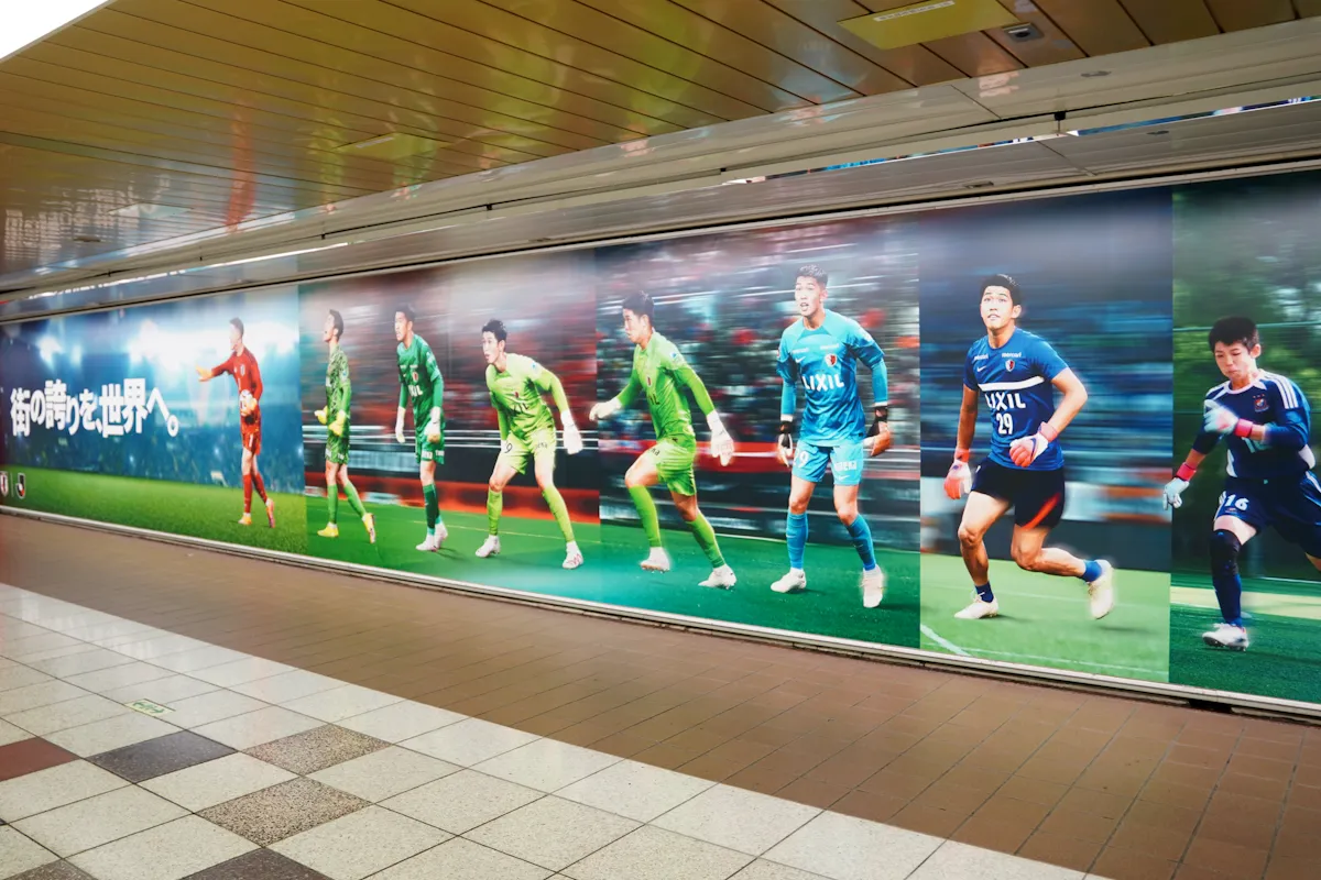 新宿駅巨大ポスター2